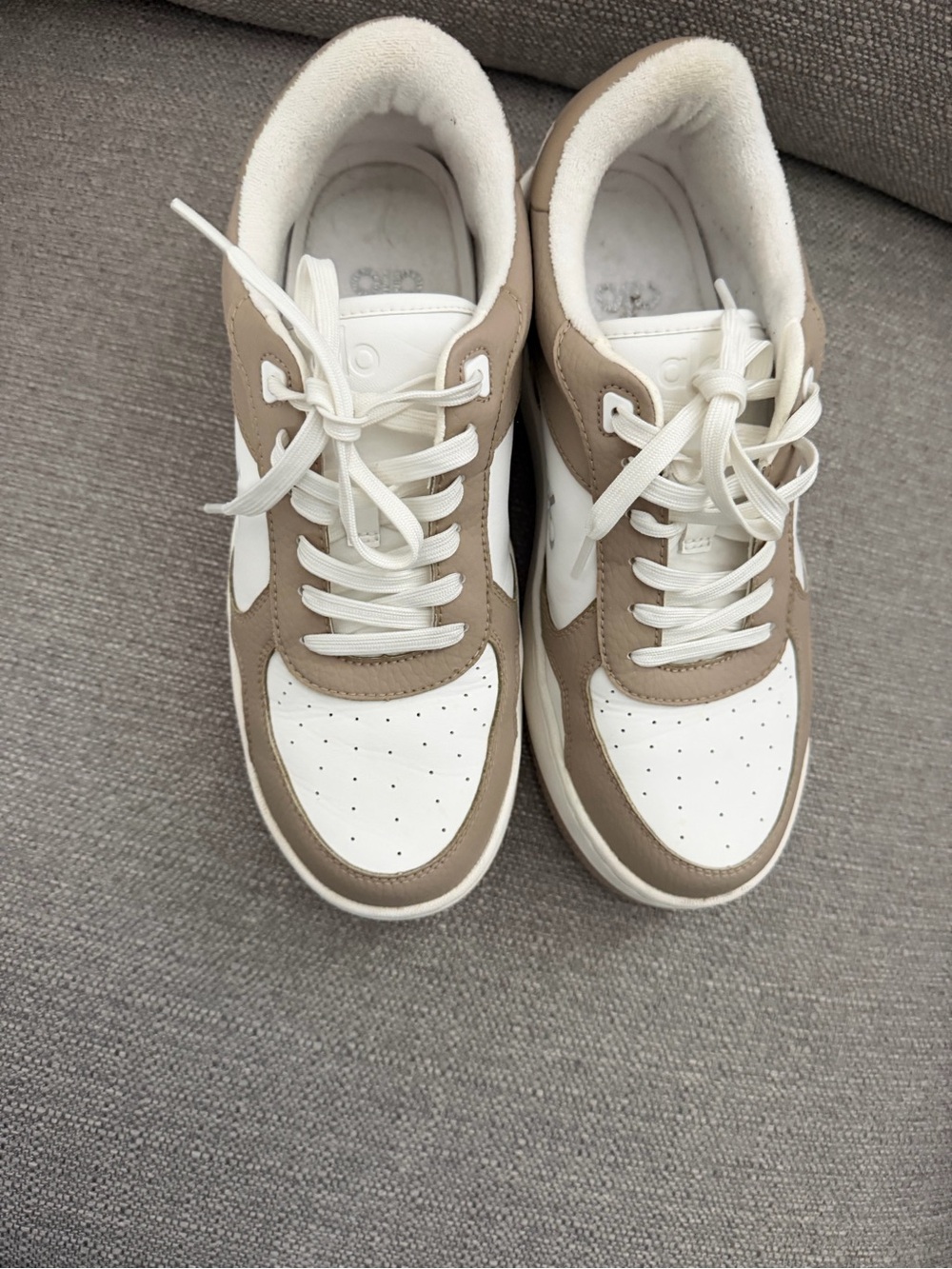 ALO Yoga Low-Top Sneakers in Tan and White - Picture 7 of 8